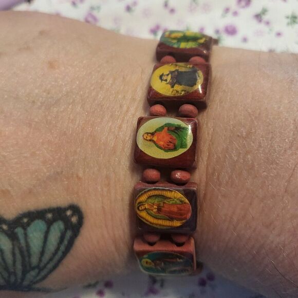 Vintage Wooden Religious Figures Stretch Bracelet - Picture 1 of 5